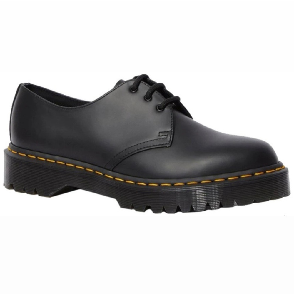 Vintage Dr. Martens 1561 smooth leather Oxford shoes. 🖤